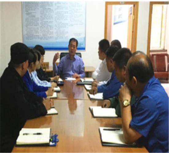 慶國(guó)慶 致敬平凡的“中房物業(yè)人”3.jpg