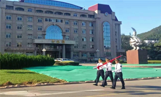 慶國(guó)慶 致敬平凡的“中房物業(yè)人”5.jpg