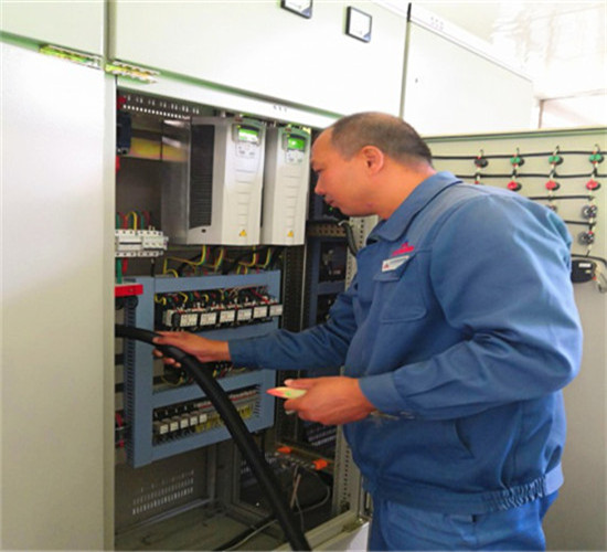 慶國(guó)慶 致敬平凡的“中房物業(yè)人”12.jpg