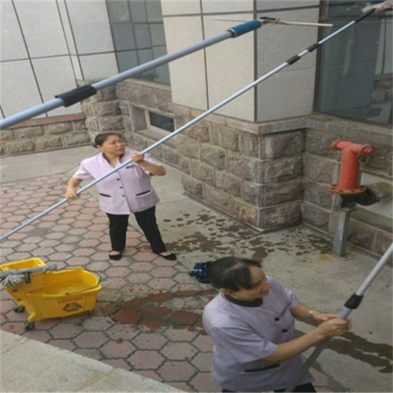 慶國(guó)慶 致敬平凡的“中房物業(yè)人”19.jpg